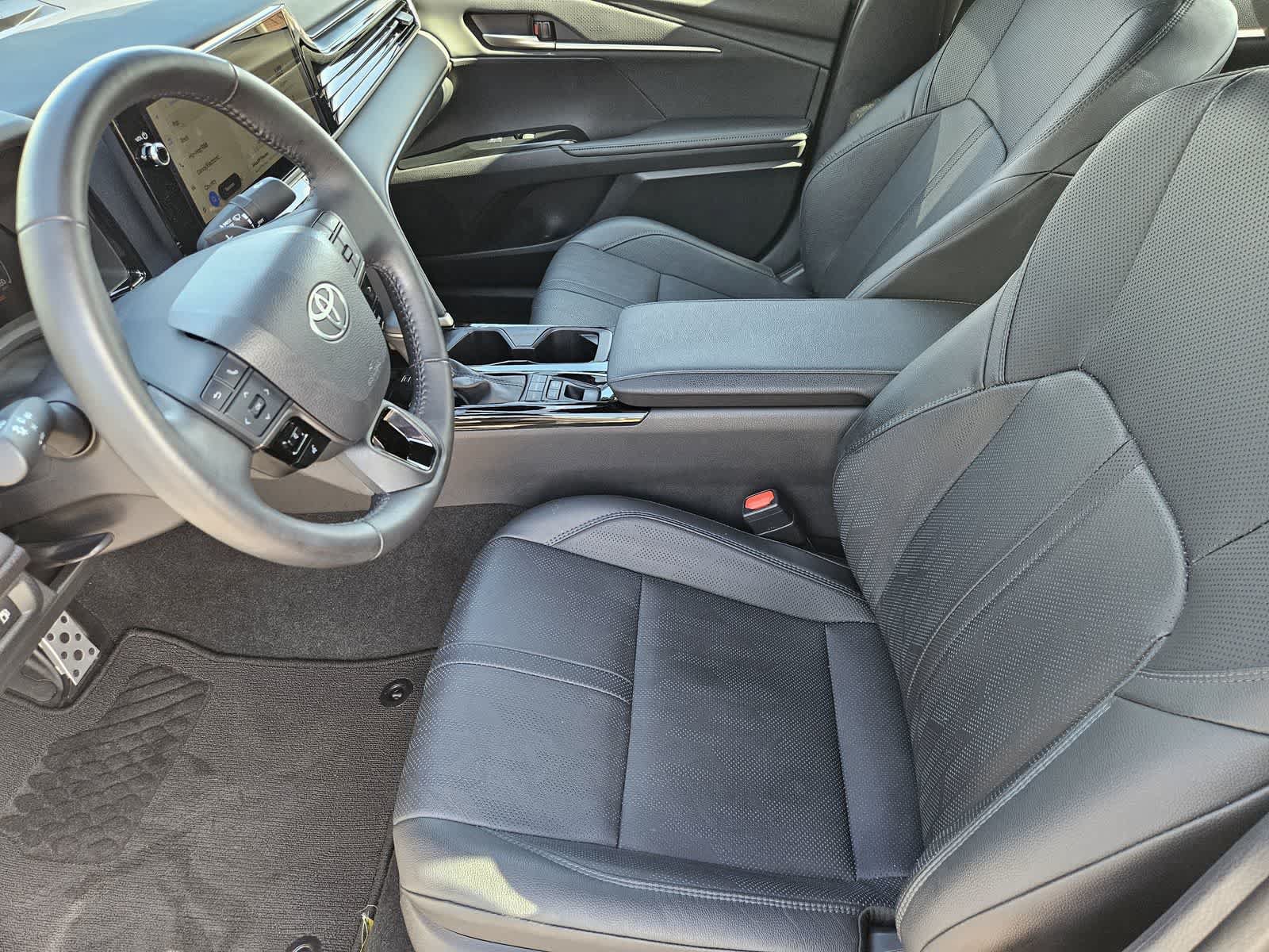 Used 2025 Toyota Camry XSE FWD image 11