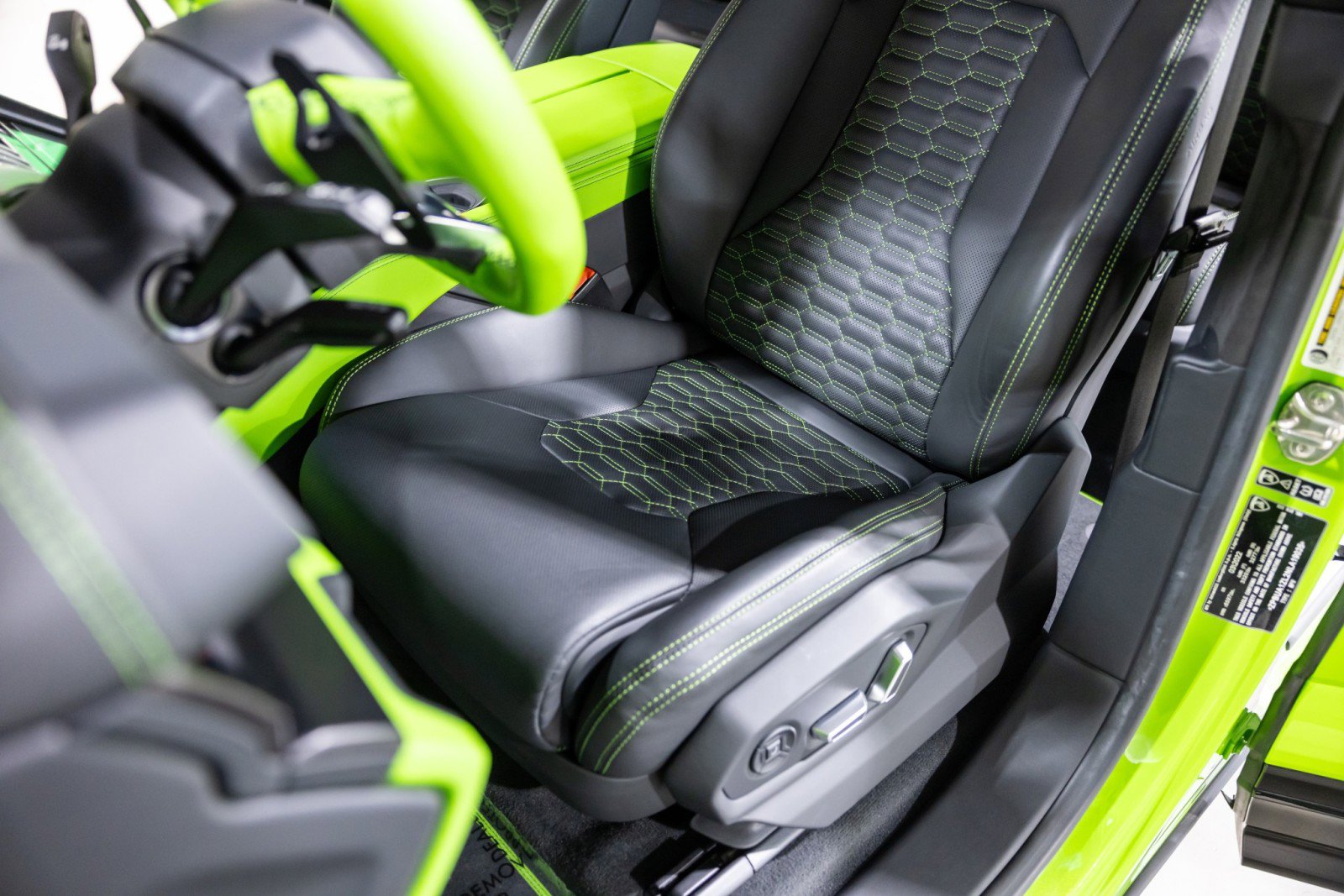 Used 2022 Lamborghini Urus image 39