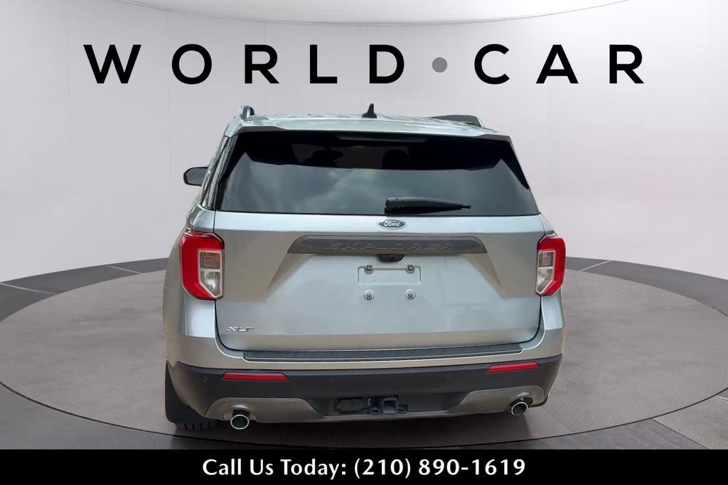 Used 2022 Ford Explorer XLT w/ Equipment Group 202A image 4