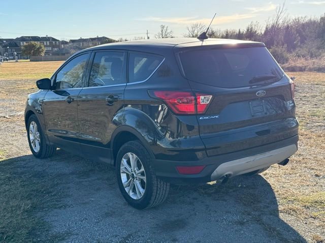 Used 2019 Ford Escape SE image 3