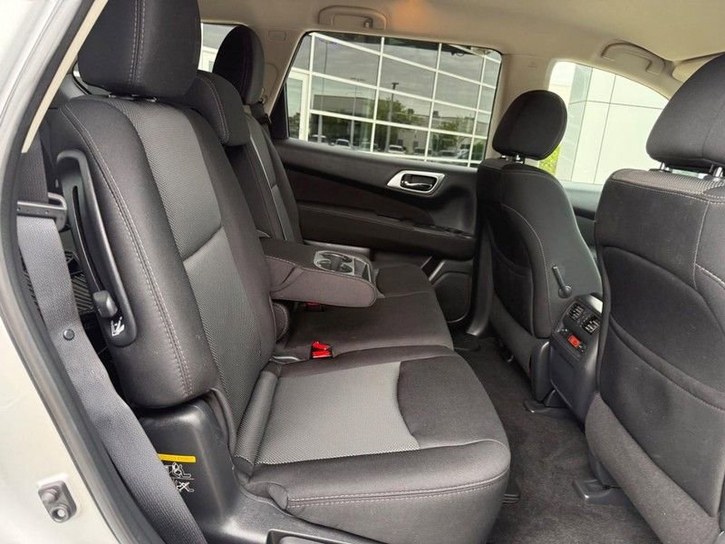 Used 2017 Nissan Pathfinder SV w/ Trailer Tow Package AWD/4WD image 12
