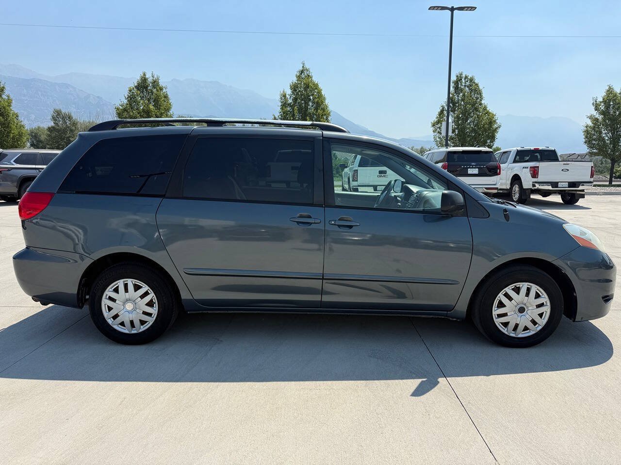 Used 2008 Toyota Sienna LE FWD image 2