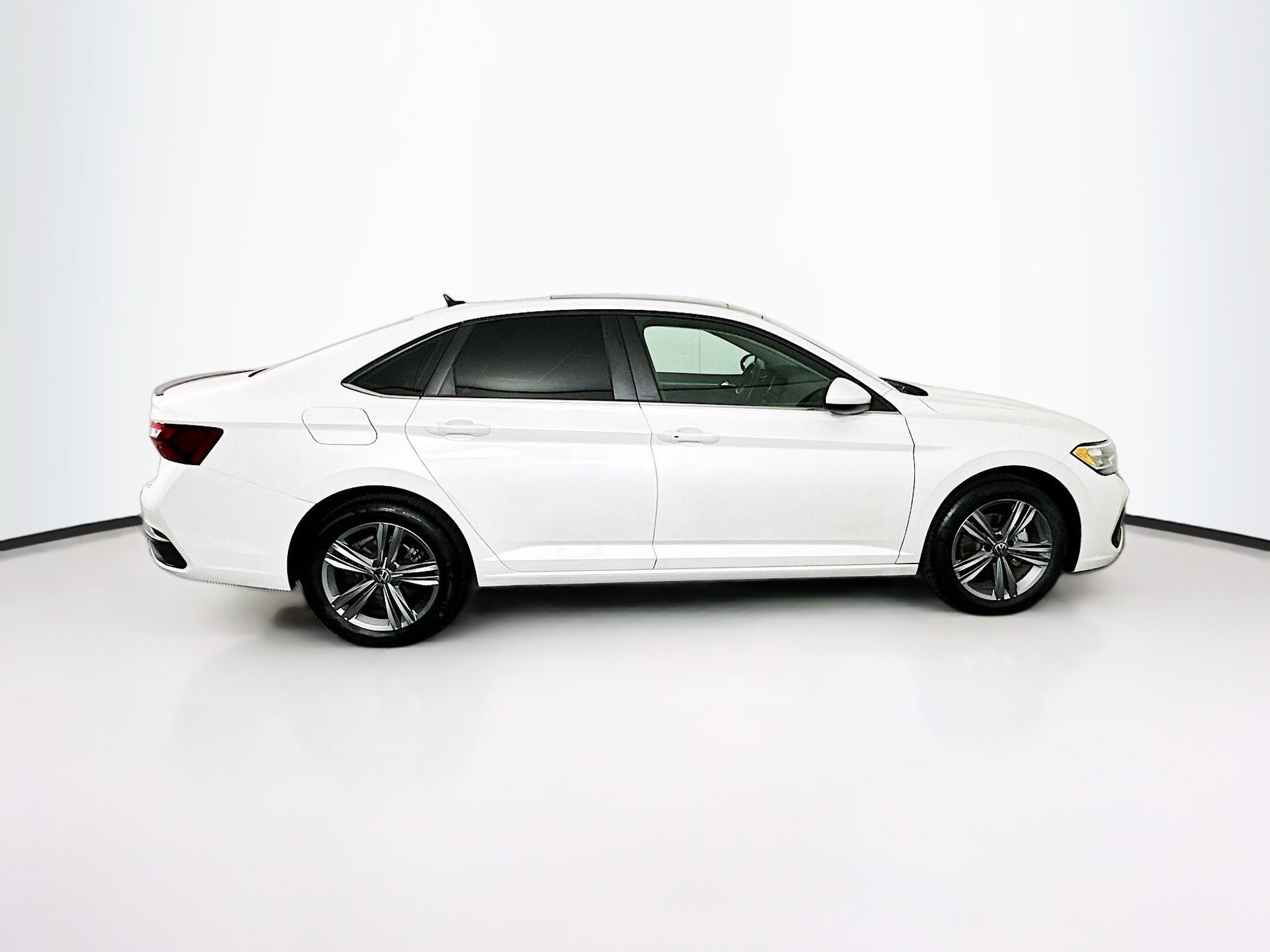 Used 2024 Volkswagen Jetta SE image 10