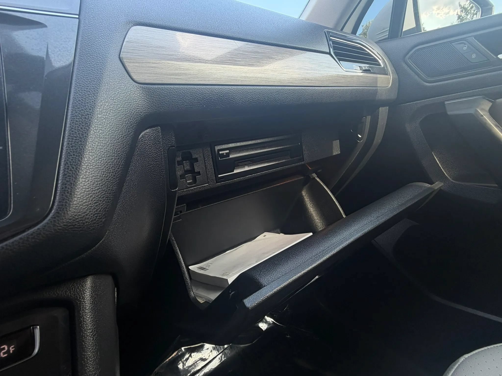 Used 2019 Volkswagen Tiguan SE FWD image 29