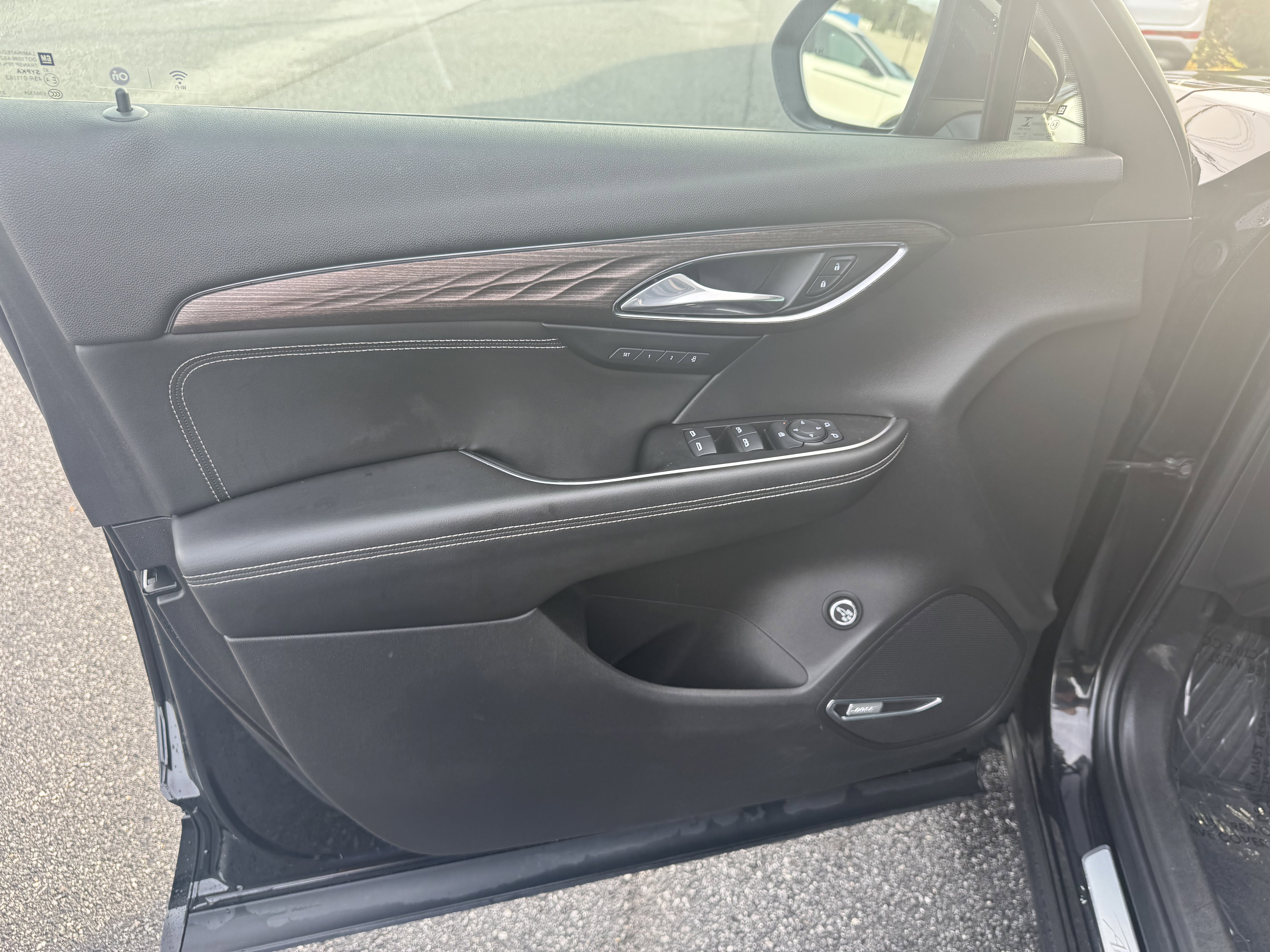 Used 2022 Buick Envision Avenir w/ Technology Package II AWD/4WD image 6