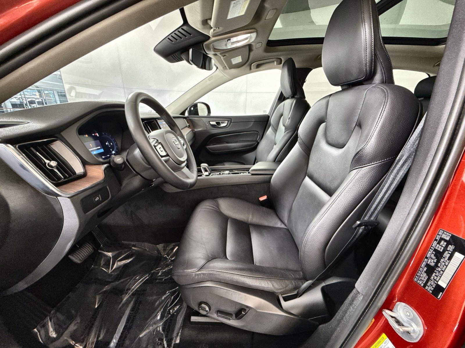 Used 2024 Volvo XC60 B5 Plus w/ Climate Package image 13