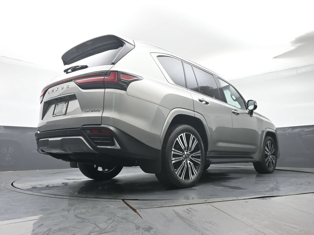 Used 2023 Lexus LX 600 4WD w/ Luxury Package image 39