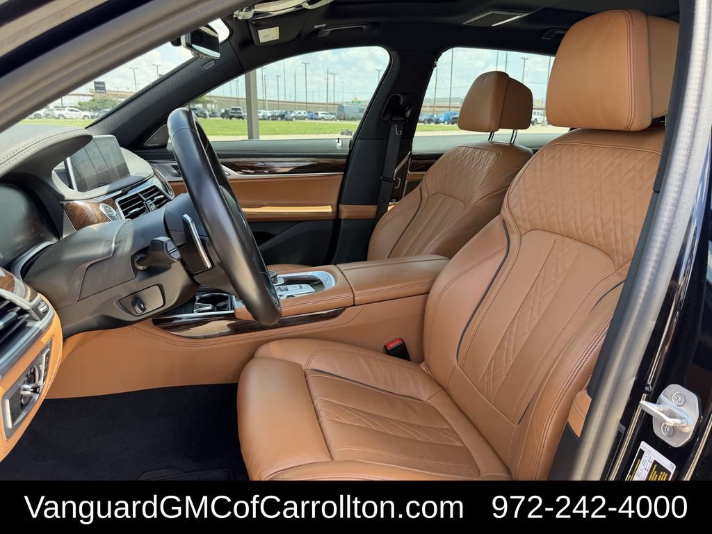 Used 2022 BMW 750i xDrive w/ M Sport Package AWD/4WD image 30