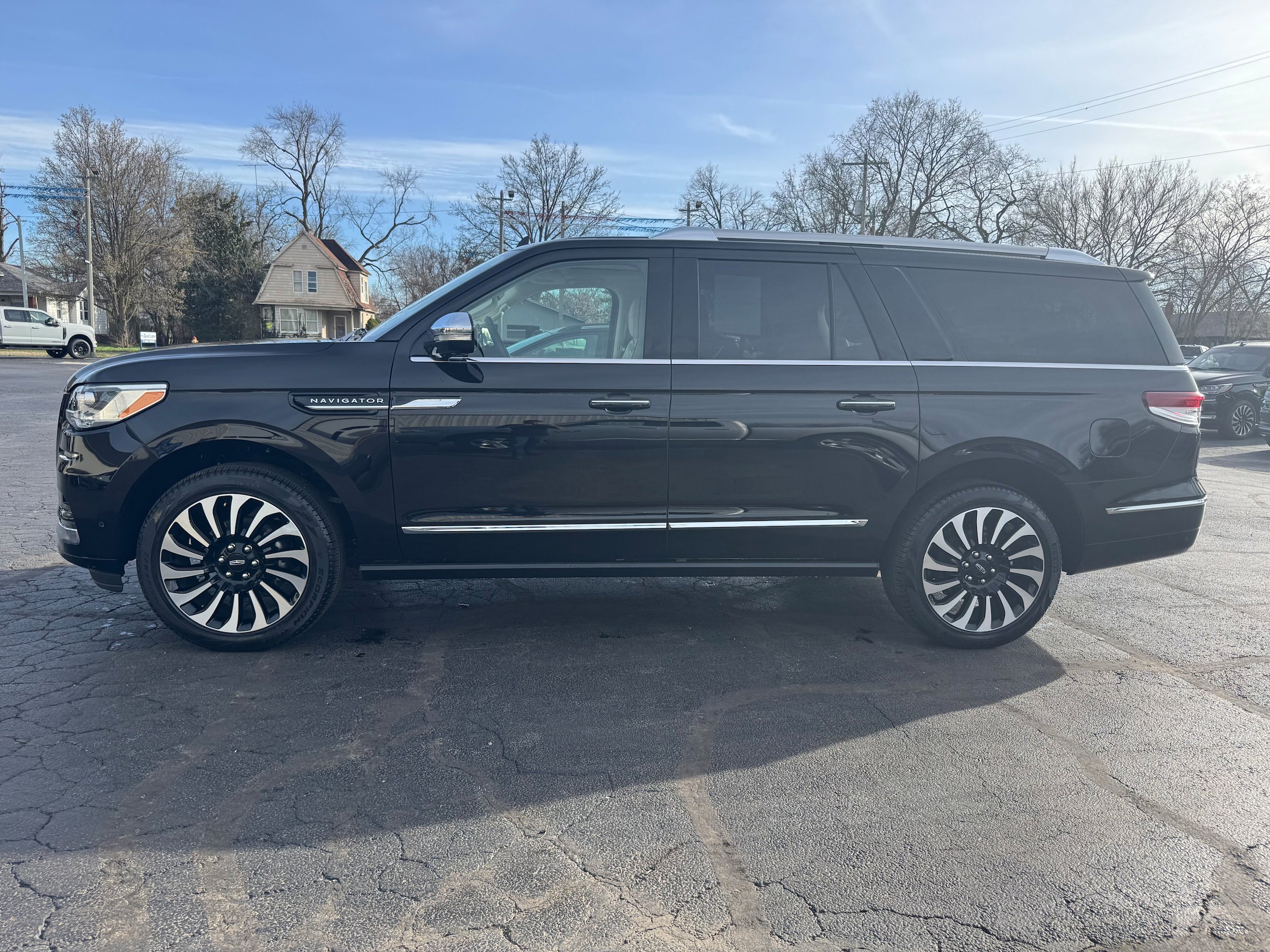 Used 2024 Lincoln Navigator L Black Label AWD/4WD image 2