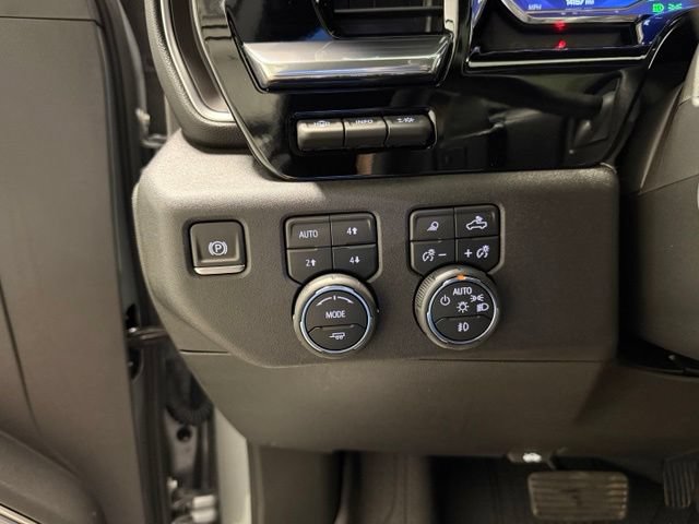 Used 2025 Chevrolet Silverado 1500 High Country AWD/4WD image 18