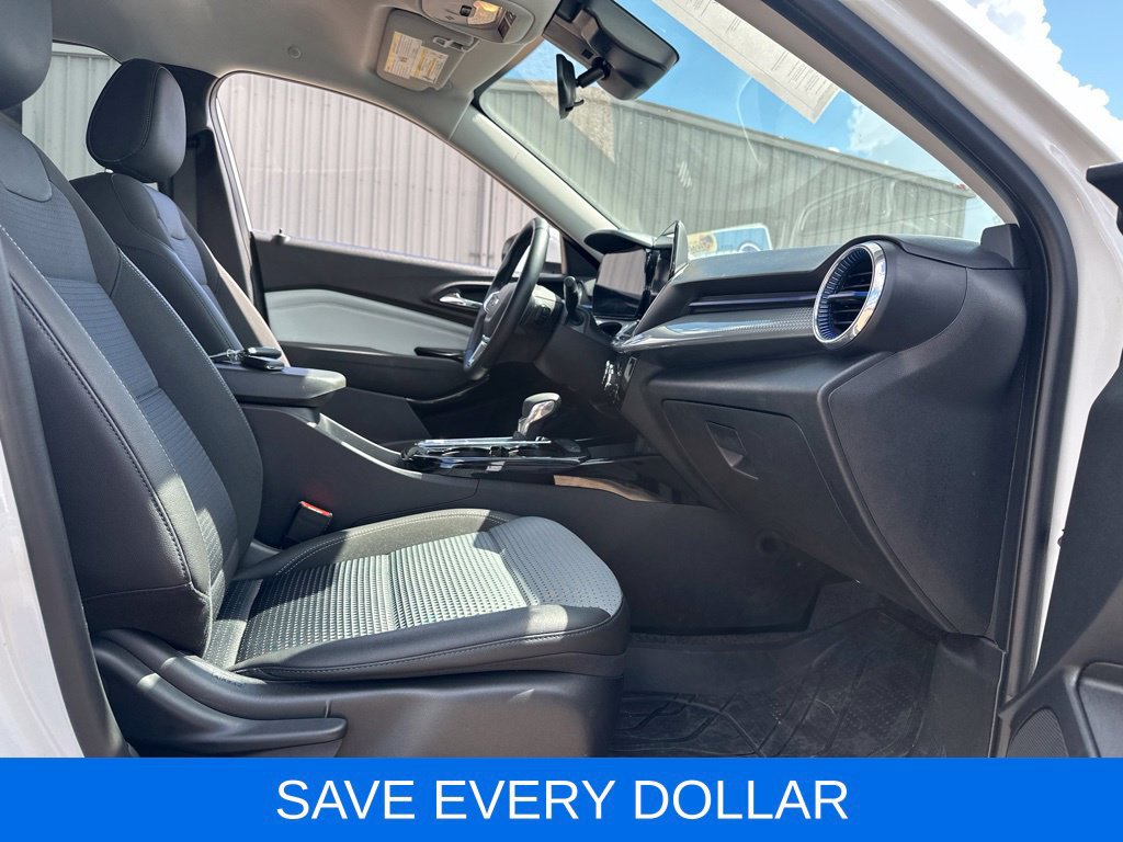 Used 2025 Chevrolet Trax LT w/ Driver Confidence Package FWD image 15