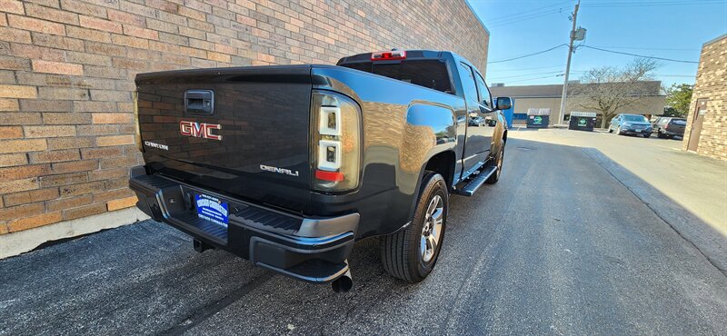 Used 2018 GMC Canyon Denali image 2