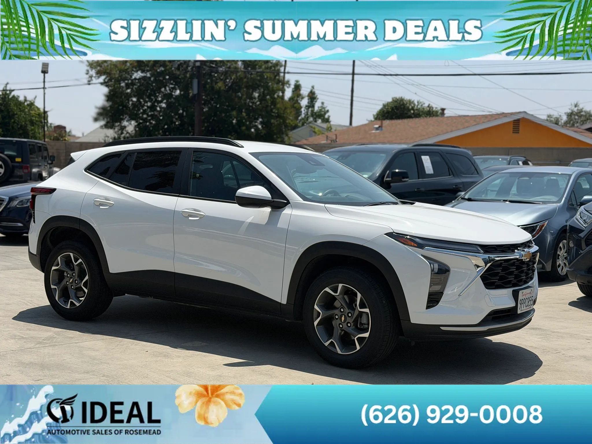 Used 2025 Chevrolet Trax LT FWD image 1