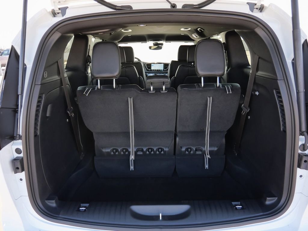 New 2026 Chrysler Pacifica Select image 11