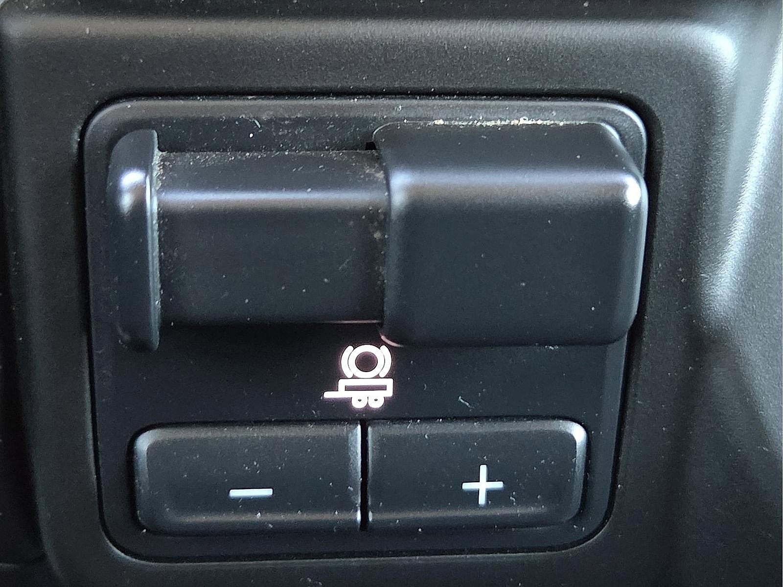 Used 2022 Chevrolet Silverado 2500 Custom w/ Custom Value Package image 17