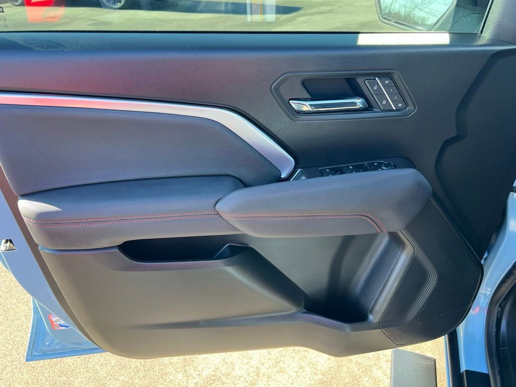 Used 2025 Chevrolet Colorado Z71 w/ Technology Package image 17