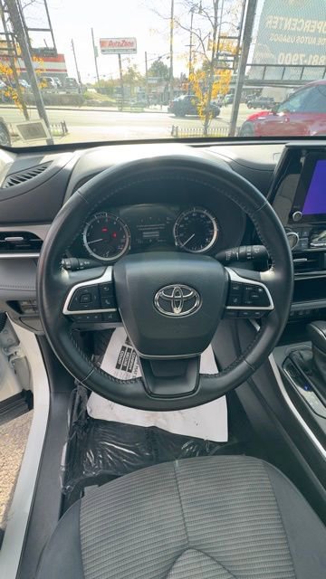 Used 2024 Toyota Highlander LE image 14