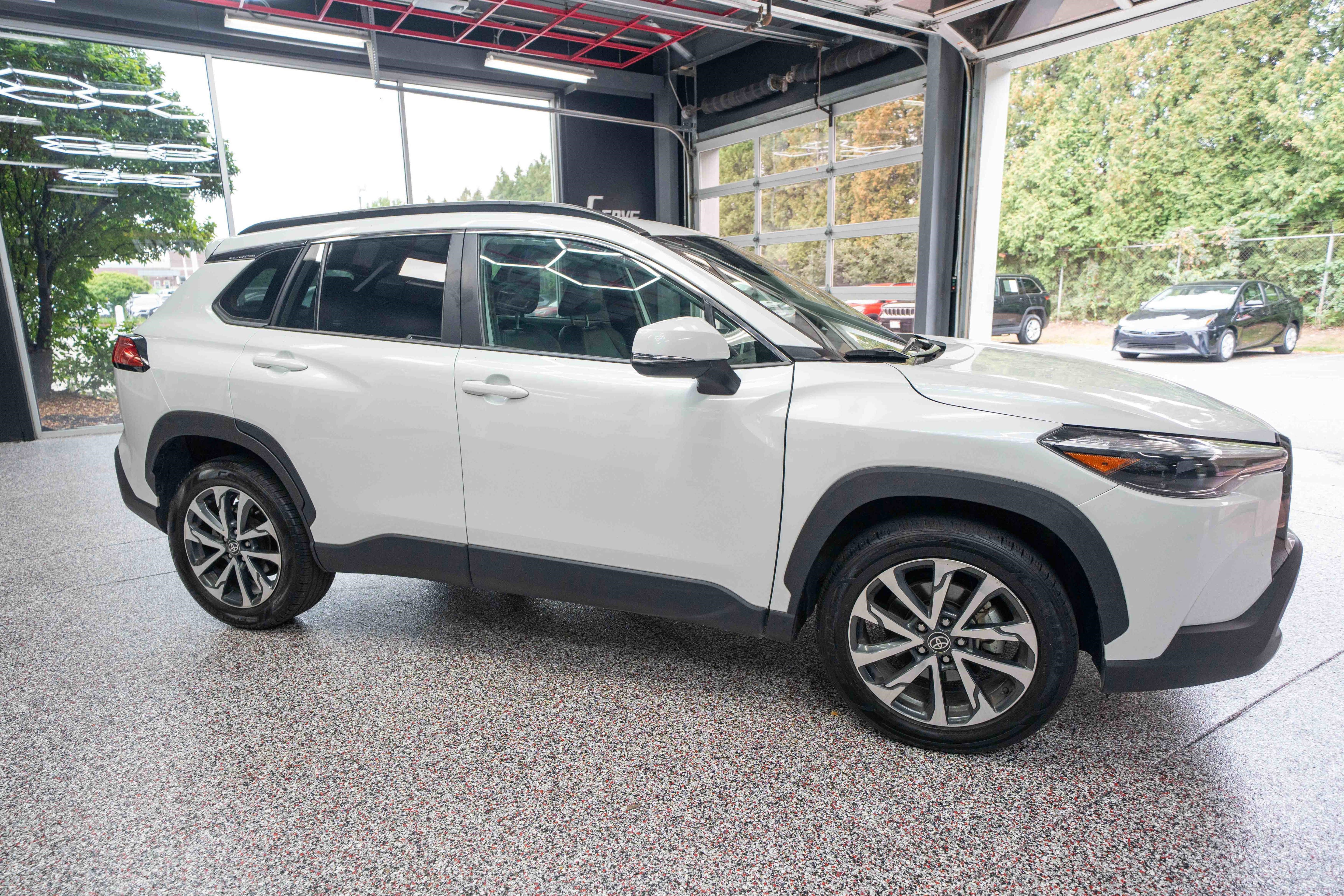 Used 2023 Toyota Corolla Cross XLE image 5