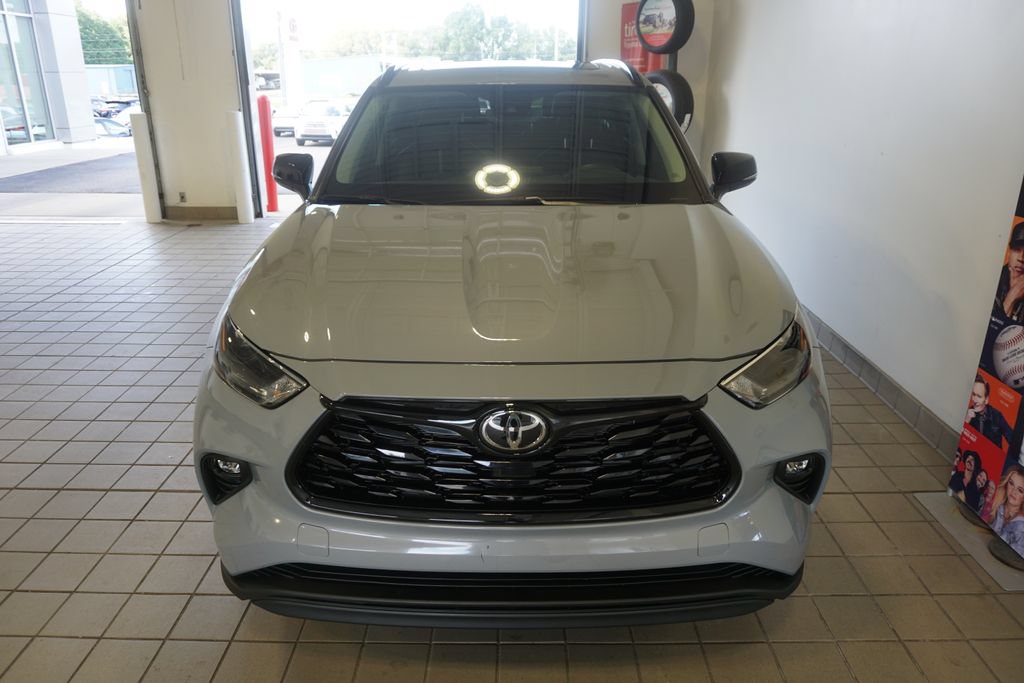 Used 2025 Toyota Highlander XLE AWD/4WD image 16