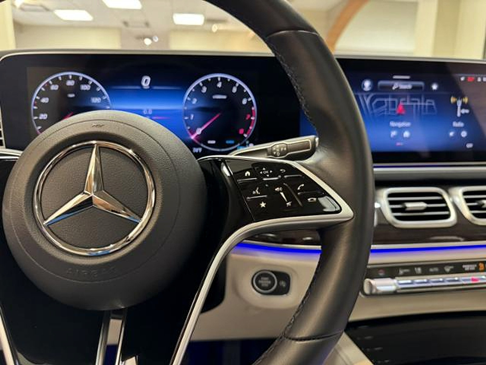 Certified 2025 Mercedes-Benz GLE 350 4MATIC image 32