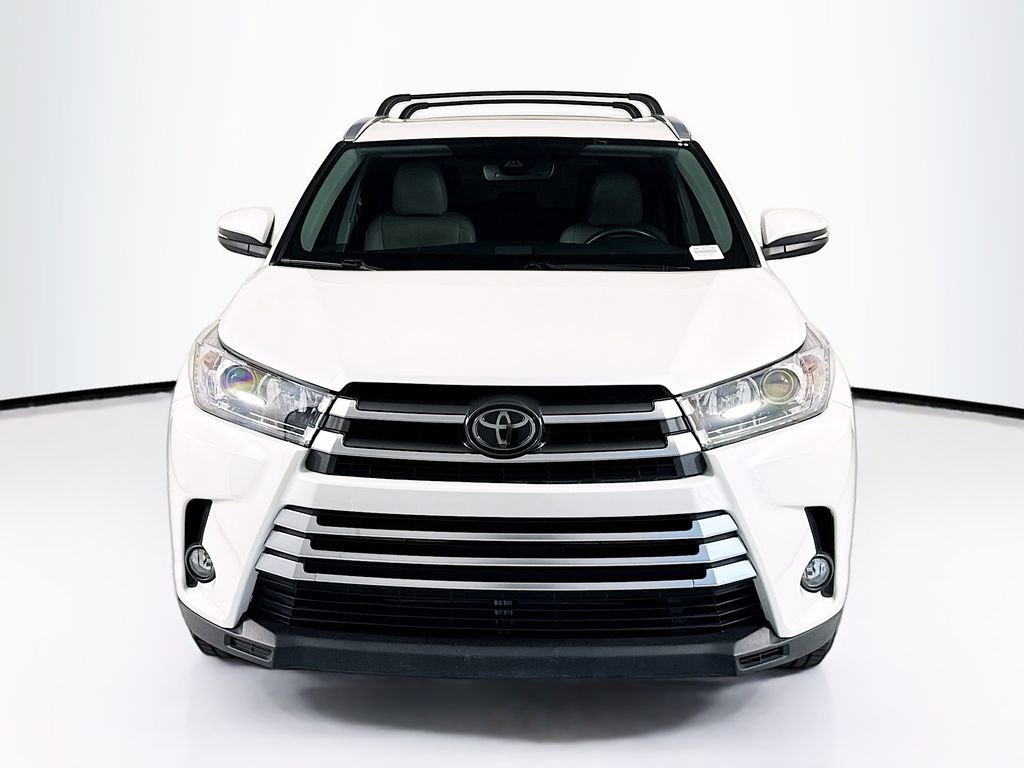 Used 2018 Toyota Highlander Limited FWD image 2