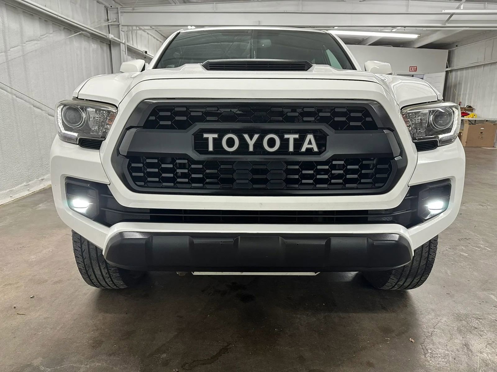 Used 2017 Toyota Tacoma TRD Pro AWD/4WD image 12
