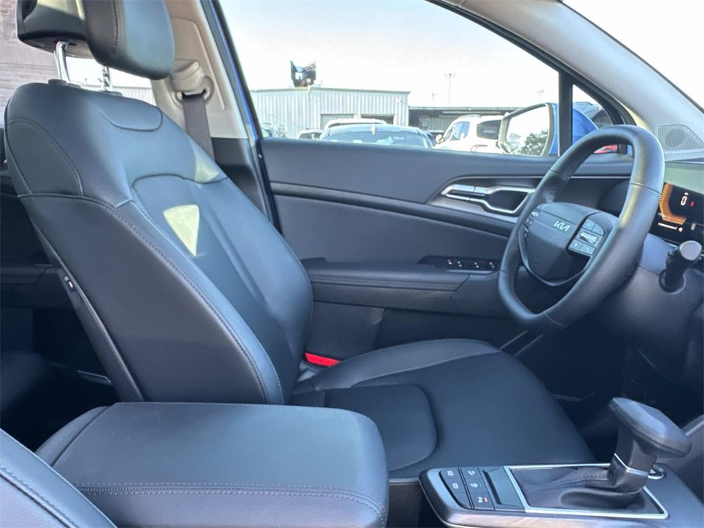 Certified 2026 Kia Sportage EX w/ EX Panorama Roof Package image 25