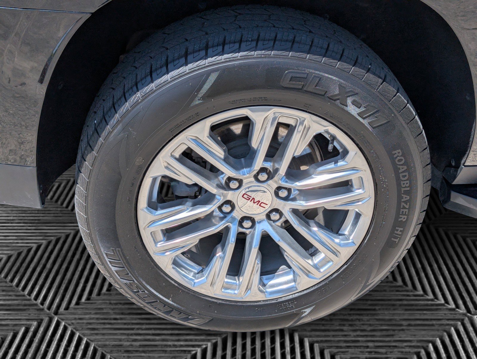 Used 2021 GMC Yukon XL SLT w/ SLT Premium Package image 30