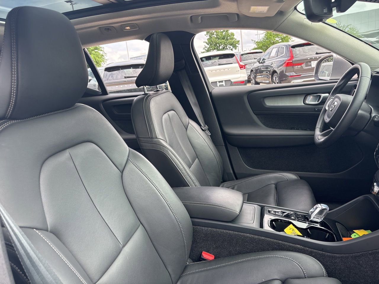 Certified 2025 Volvo XC40 B5 Plus AWD/4WD image 13