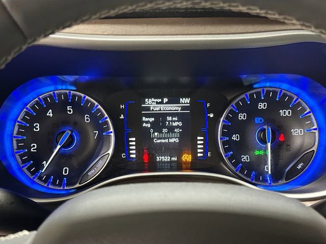 Used 2022 Chrysler Voyager LX image 14