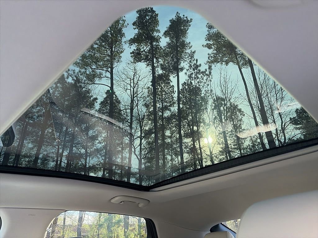 Used 2025 Genesis GV60 RWD image 7