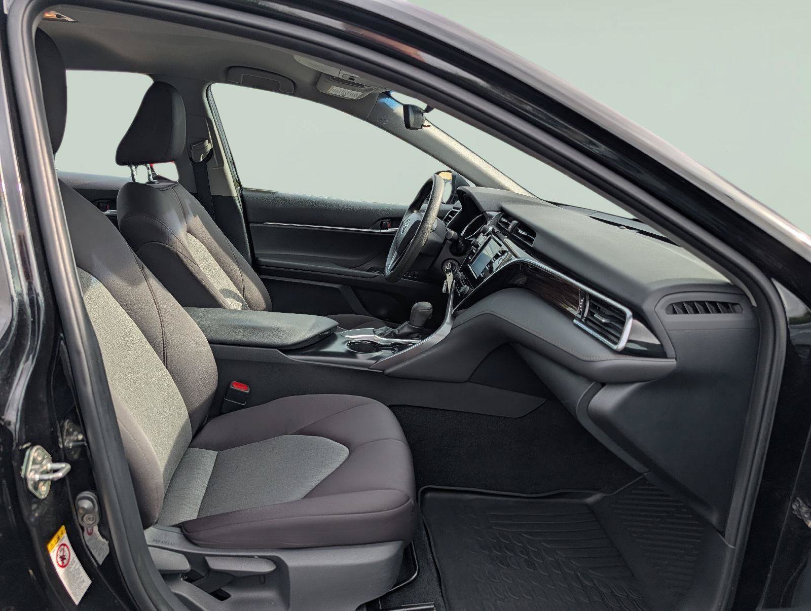 Used 2018 Toyota Camry LE FWD image 20