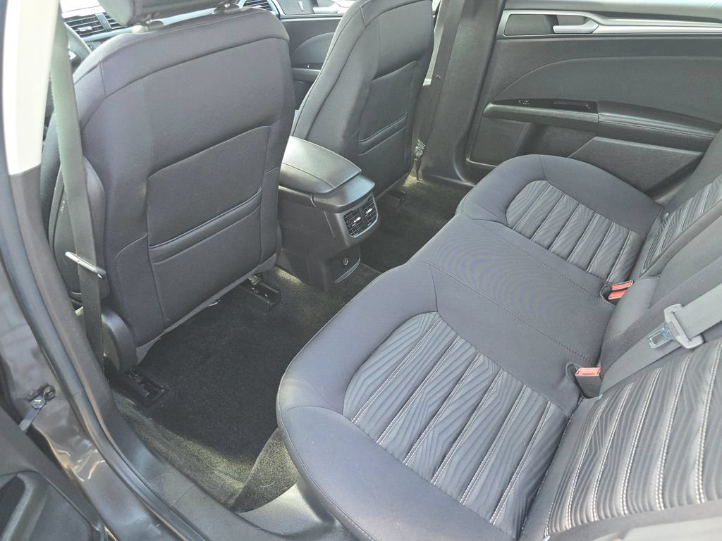 Used 2016 Ford Fusion SE FWD image 21