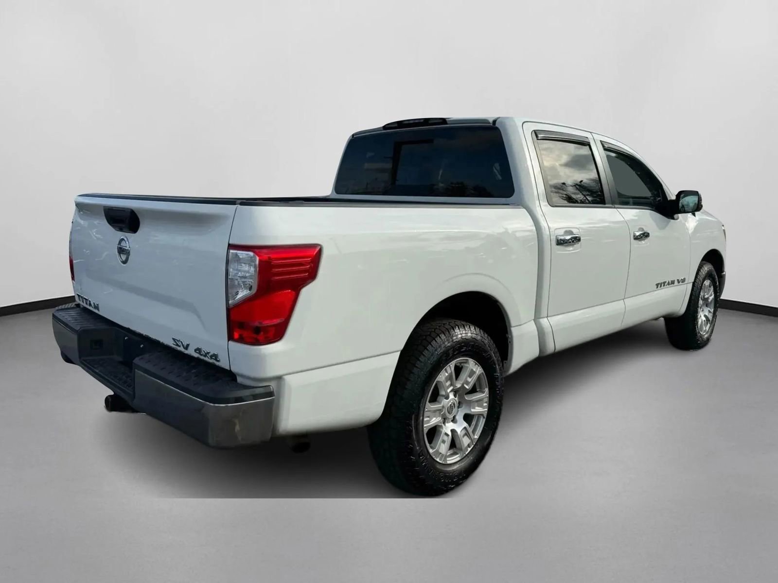 Used 2018 Nissan Titan SV AWD/4WD image 5