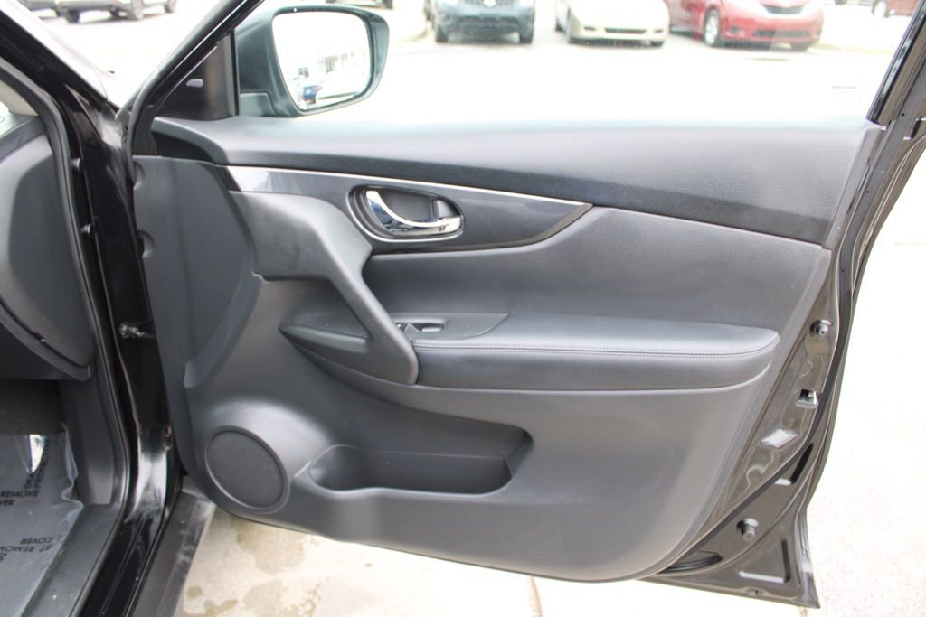 Used 2018 Nissan Rogue SV w/ Premium Package image 23