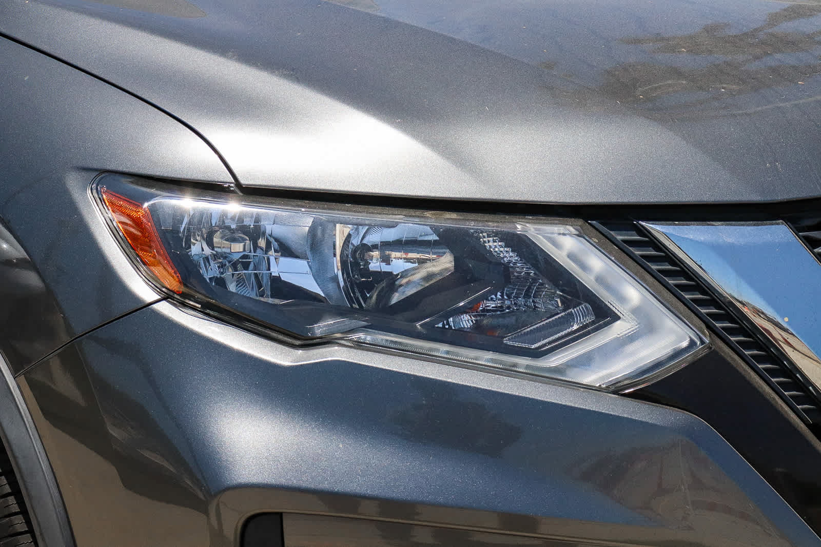 Used 2020 Nissan Rogue SV FWD image 16
