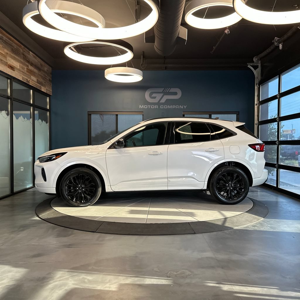 Used 2023 Ford Escape ST-Line Elite AWD/4WD image 6