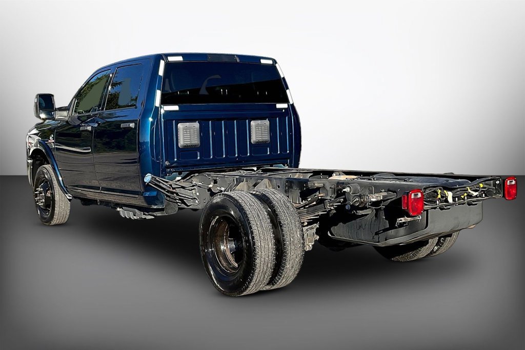 Used 2024 RAM 3500 Tradesman w/ Chrome Appearance Group AWD/4WD image 4