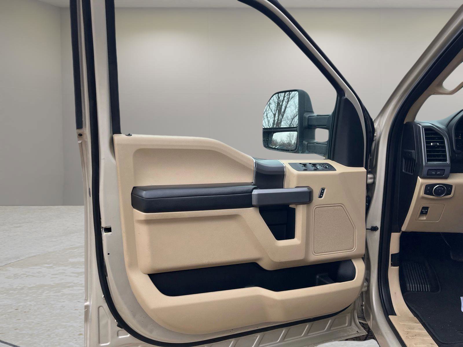 Used 2018 Ford F150 XLT w/ XTR Package image 10