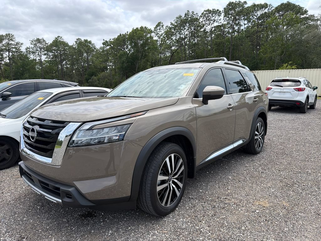 Certified 2024 Nissan Pathfinder Platinum FWD image 9