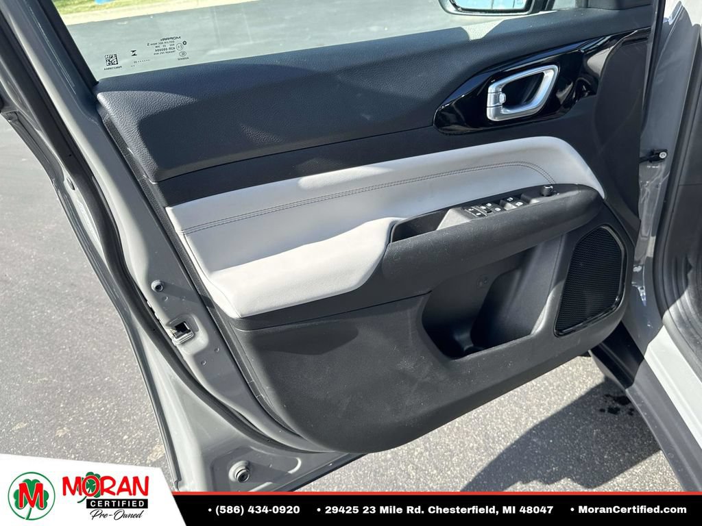Used 2023 Jeep Compass Limited AWD/4WD image 14
