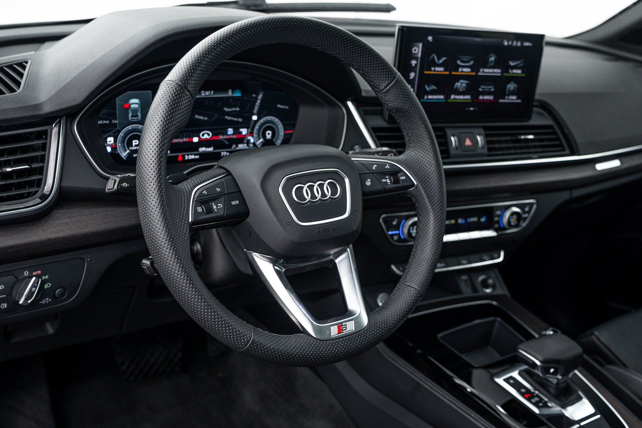 Certified 2025 Audi Q5 e Premium Plus w/ Premium Plus Package AWD/4WD image 9