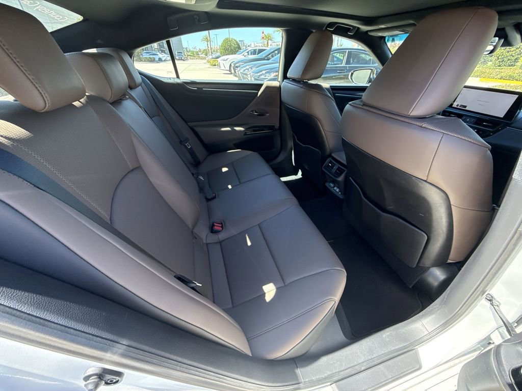Used 2025 Lexus ES 350 w/ Premium Package image 17