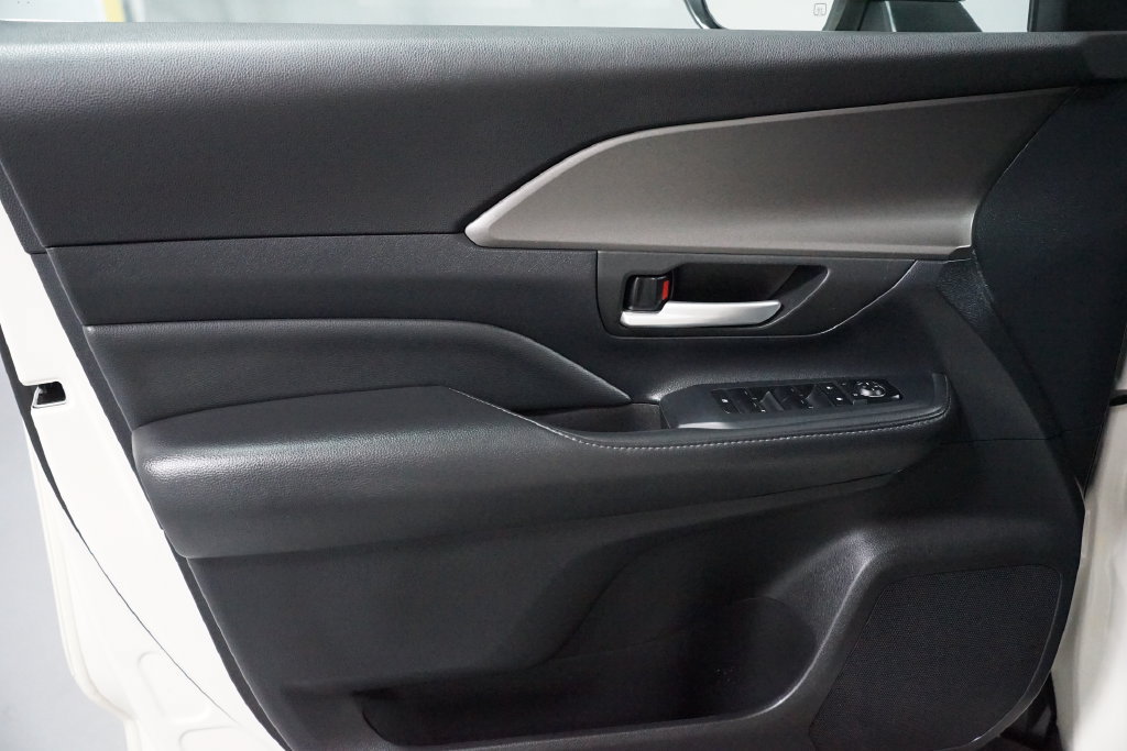 Certified 2024 Toyota Grand Highlander AWD image 30