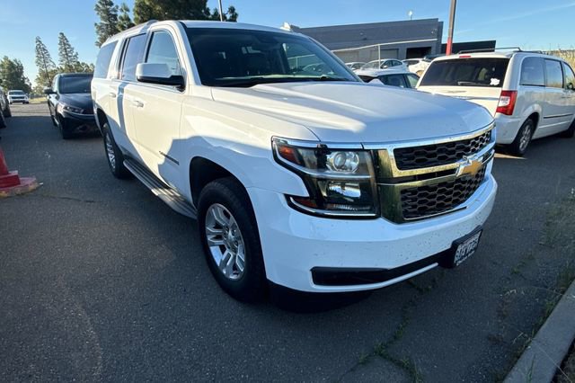 Used 2018 Chevrolet Suburban LT image 2