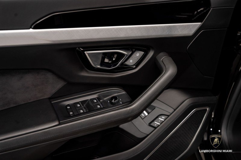 Used 2021 Lamborghini Urus image 26