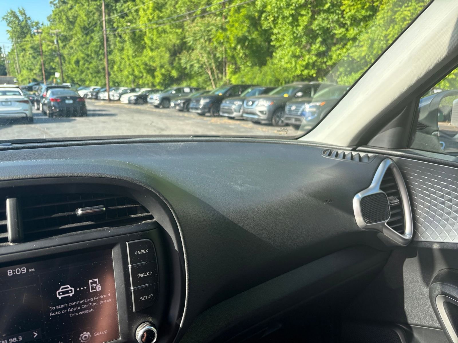 Used 2025 Kia Soul LX w/ LX Technology Package FWD image 30