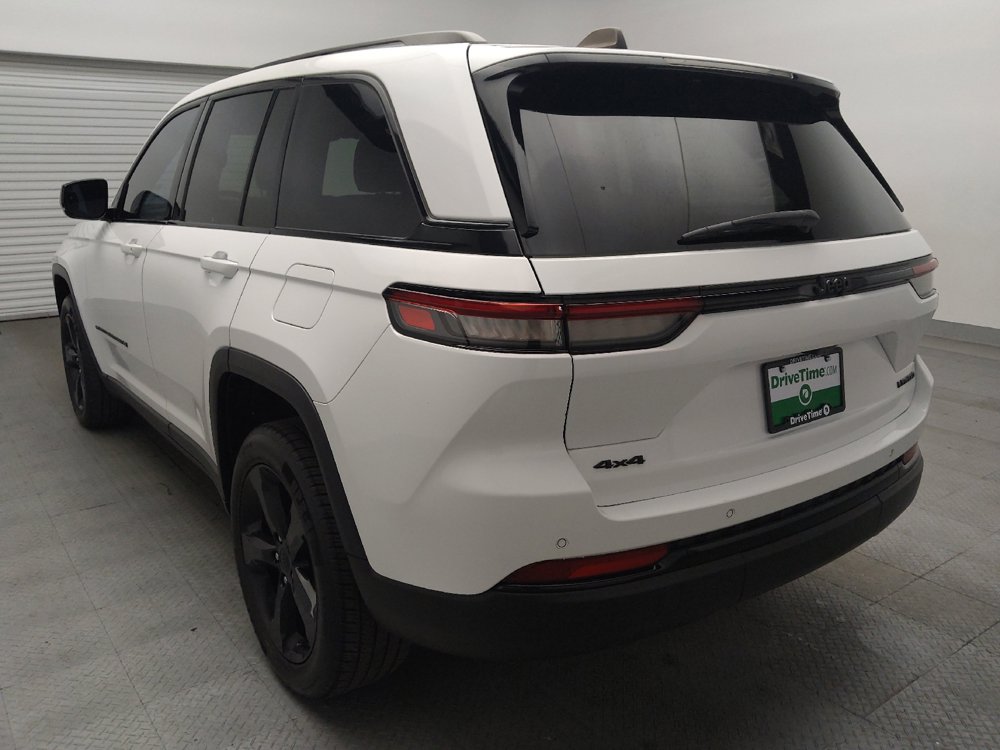 Used 2023 Jeep Grand Cherokee Limited w/ Black Appearance Package AWD/4WD image 5
