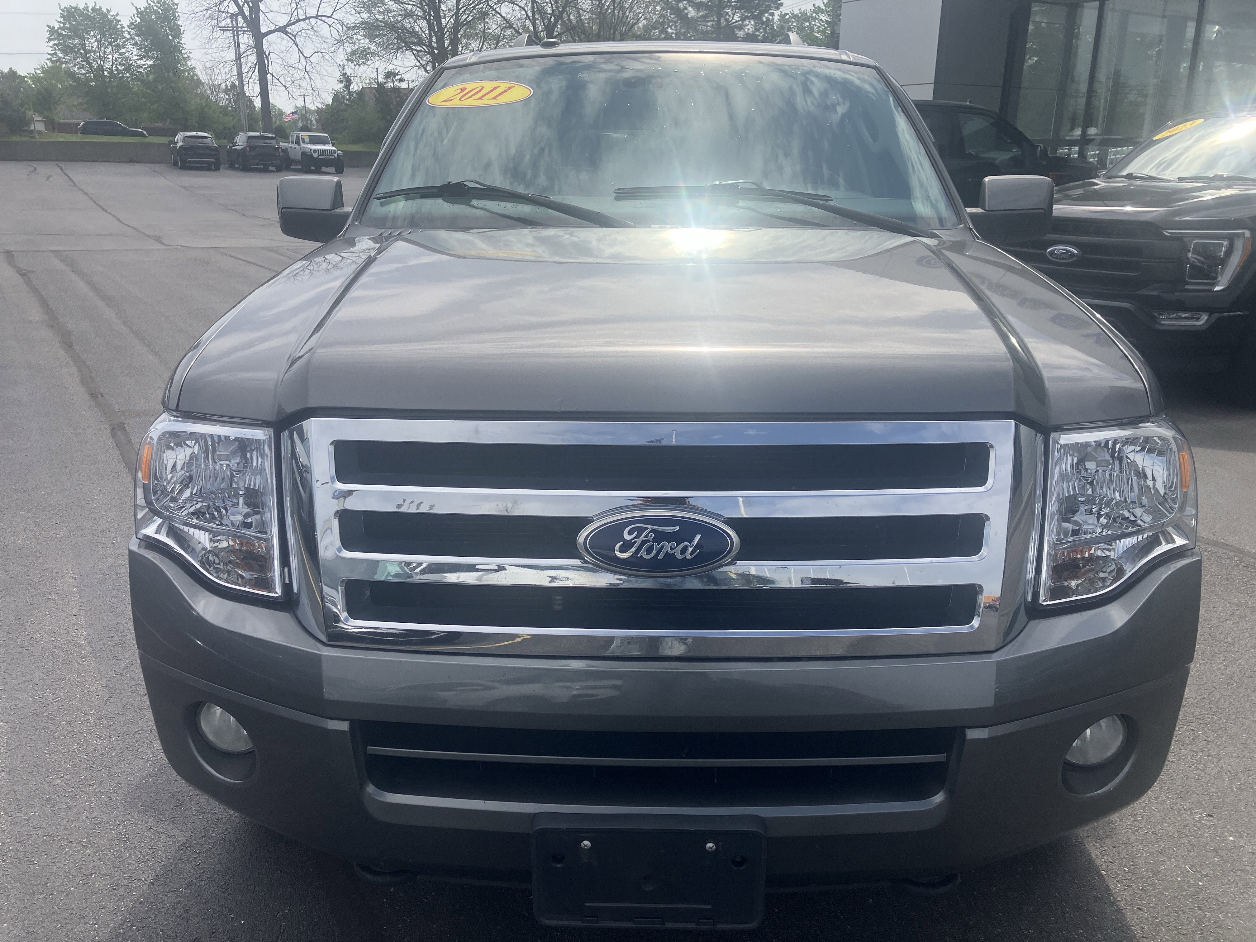 Used 2011 Ford Expedition Limited AWD/4WD image 2