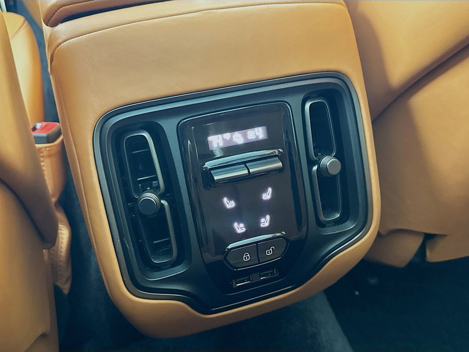 Used 2024 Aston Martin DBX 707 image 24